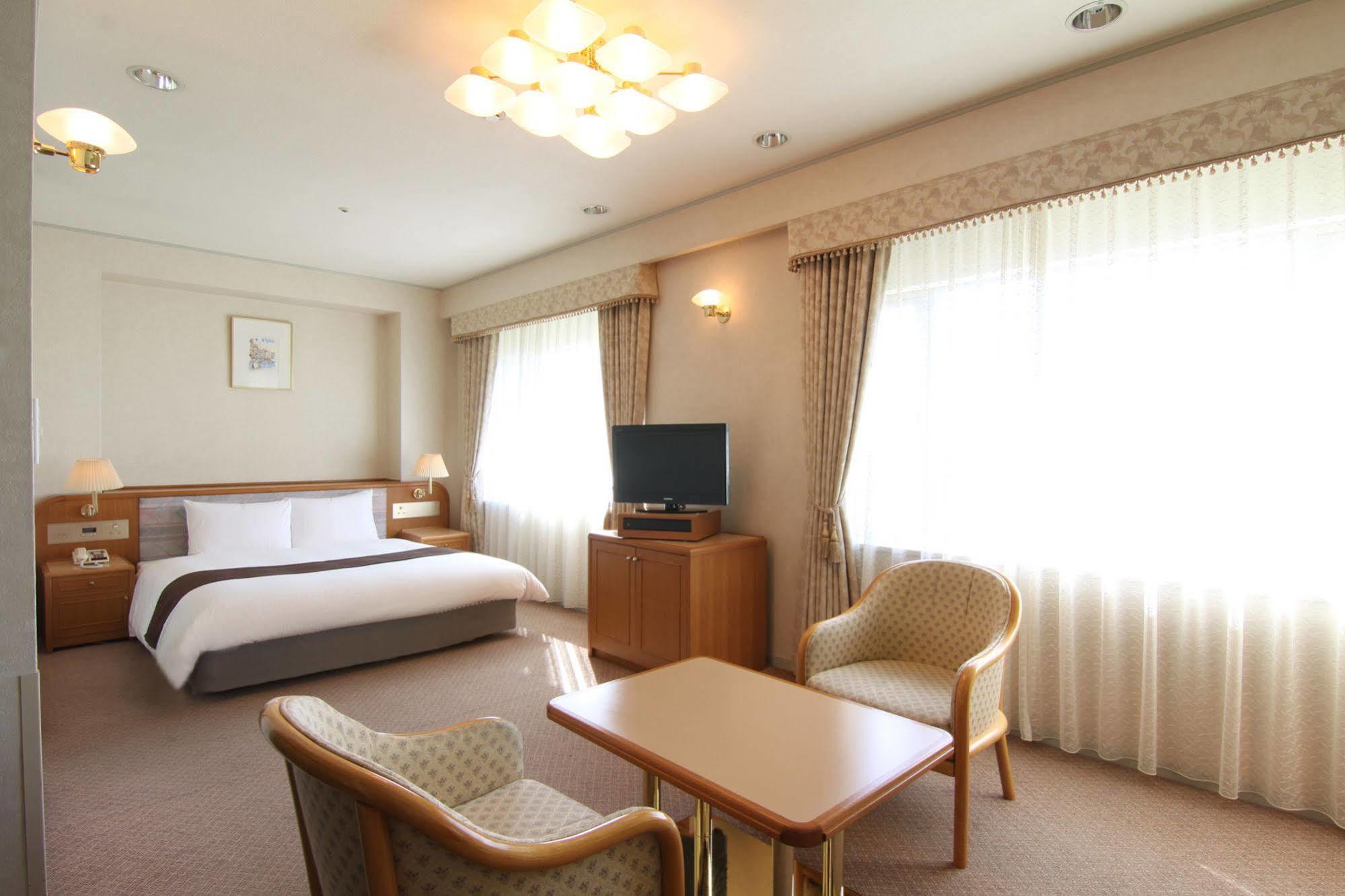 Hotel Green Tower Makuhari Csiba Kültér fotó
