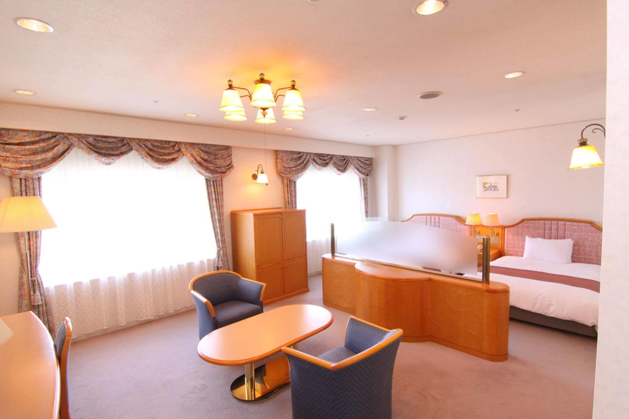 Hotel Green Tower Makuhari Csiba Kültér fotó